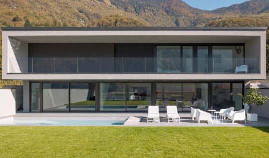Casa bifamiliare con atelier d’architettura (Claro)