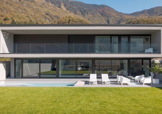 Casa bifamiliare con atelier d’architettura (Claro)