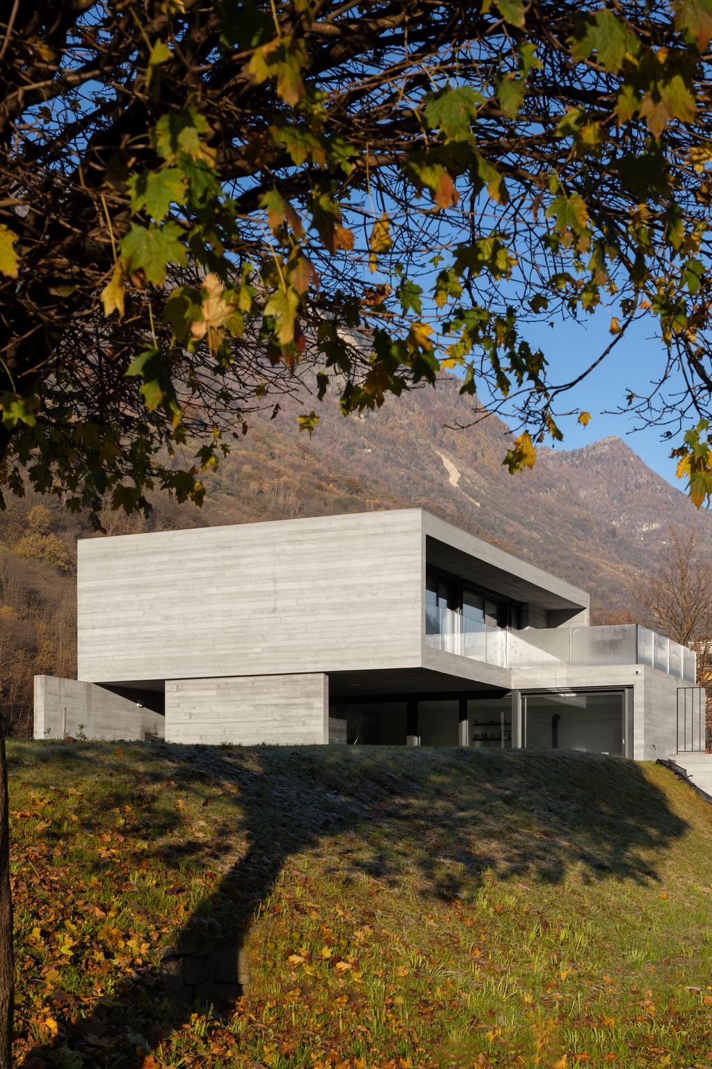 Casa unifamiliare con taverna in sasso (Gnosca)